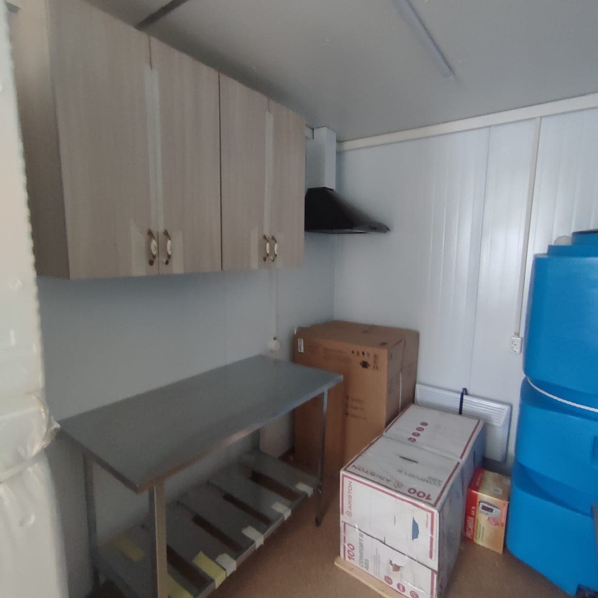 Кухня-столовая на 12 человек: фотография 5