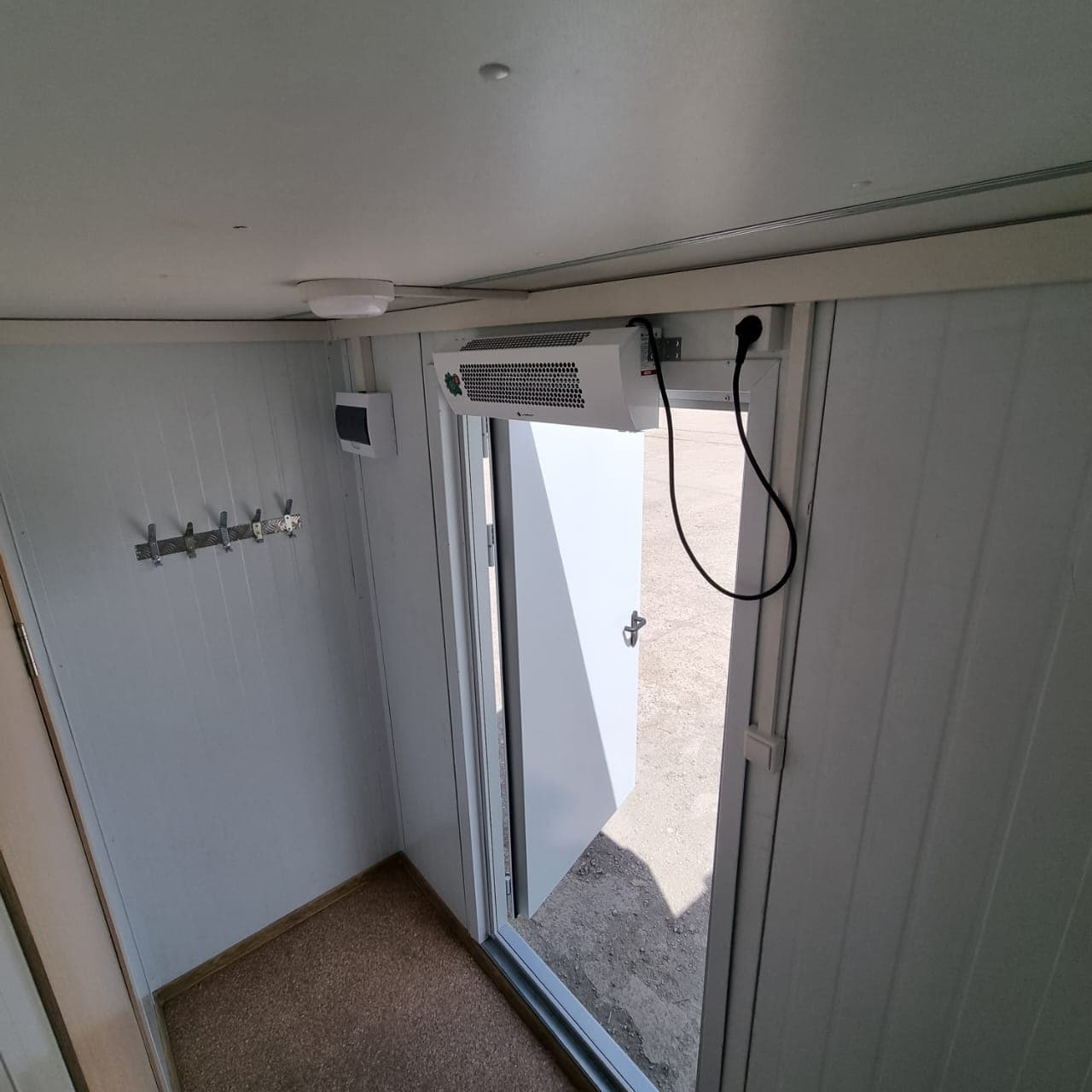 Строительная бытовка 6х2,5: фотография 4