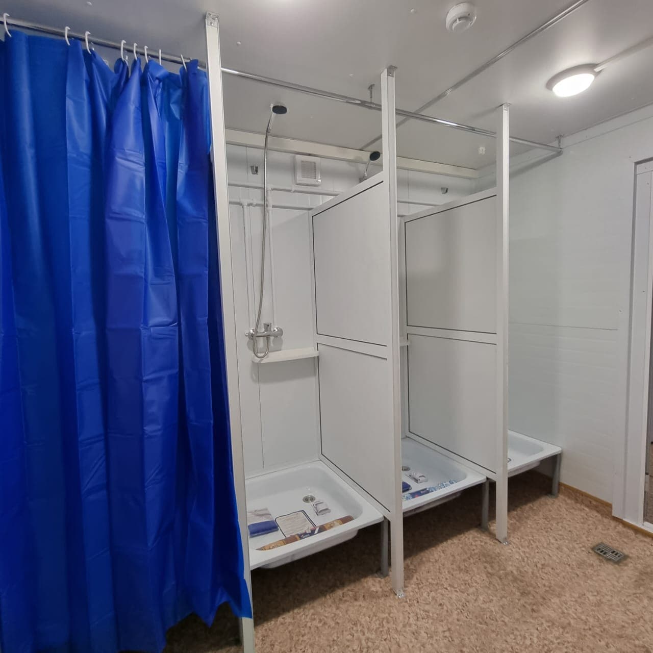 Вагон-душевая на 4 кабинки: фотография 2