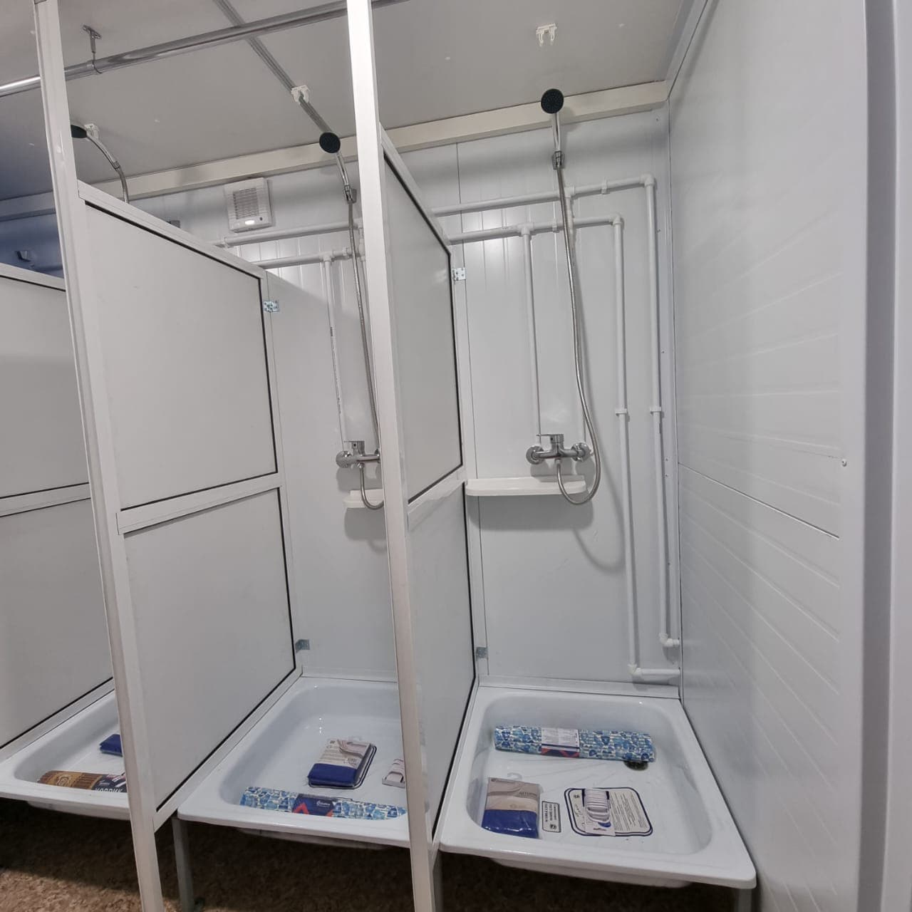 Вагон-душевая на 4 кабинки: фотография 3