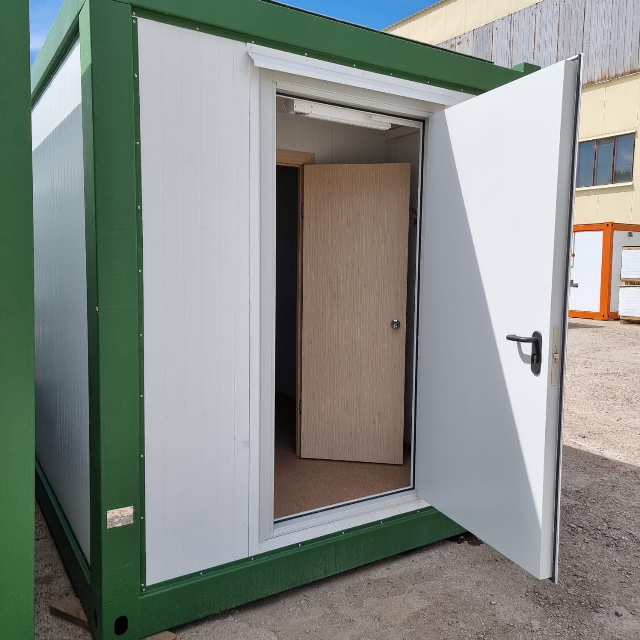 Вагон-офис на 4 человека: фотография 3