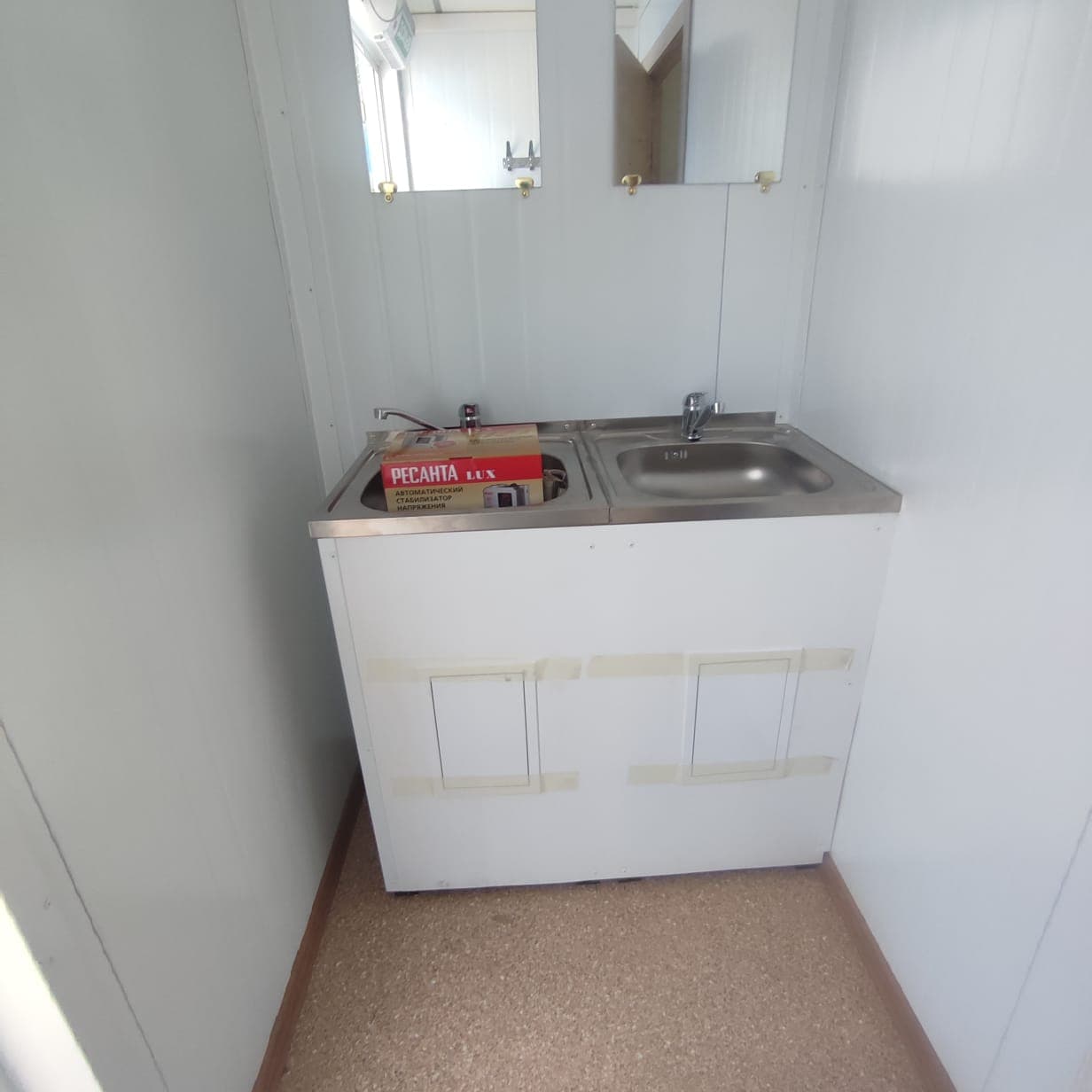 Вагон-туалет на 3 кабинки: фотография 5